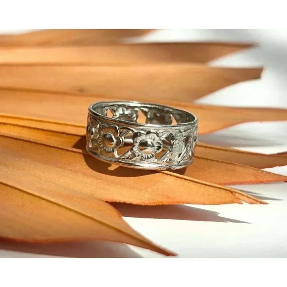 Vintage Pewter Sunflower Motif Carved Band Ring - Size 7.75 - Picture 2 of 9